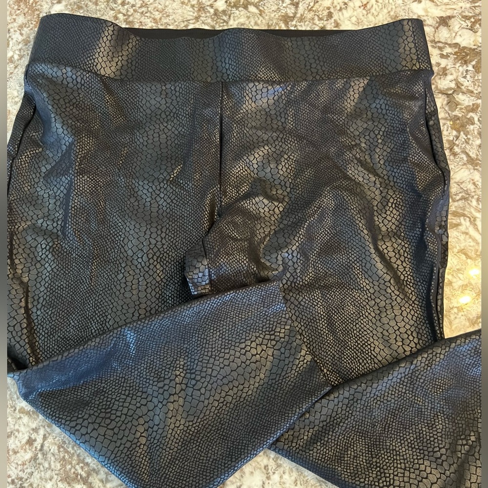Torrid Women's Plus Size 4 Pixie Pant Skinny Pants Black Spandex Animal Print